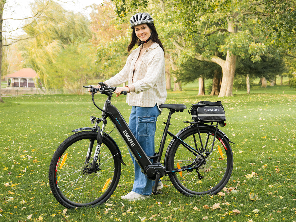E-Bikefahren Fahrradhelm tragen