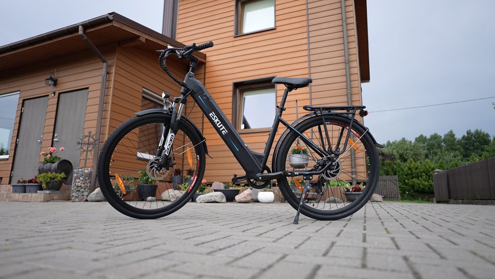 Elcykel på gården