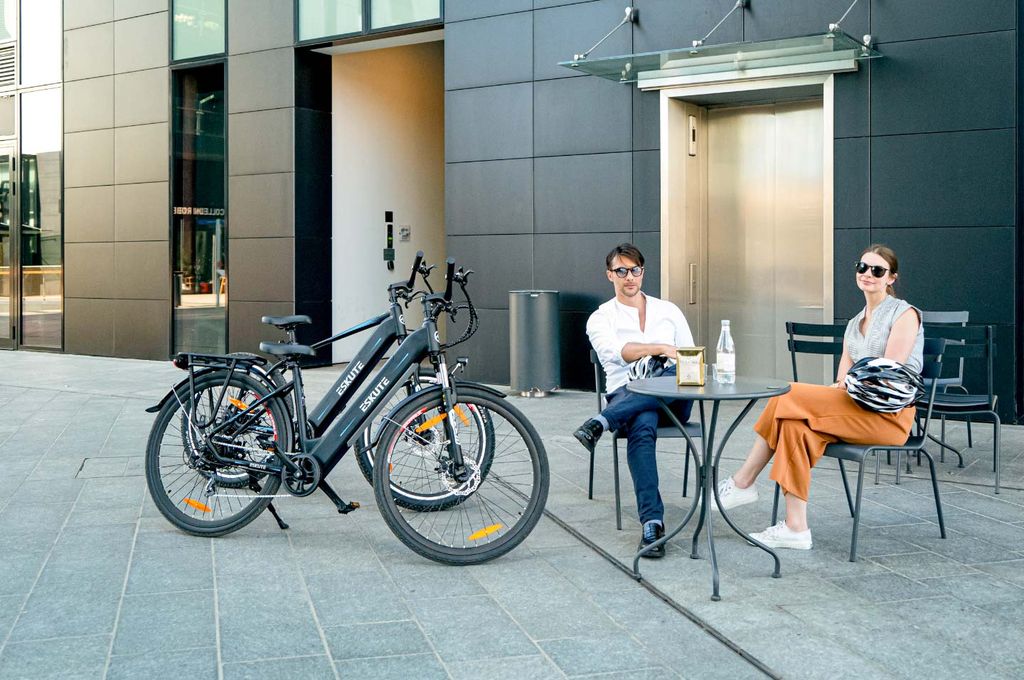 Kaffepaus efter elcykelturen