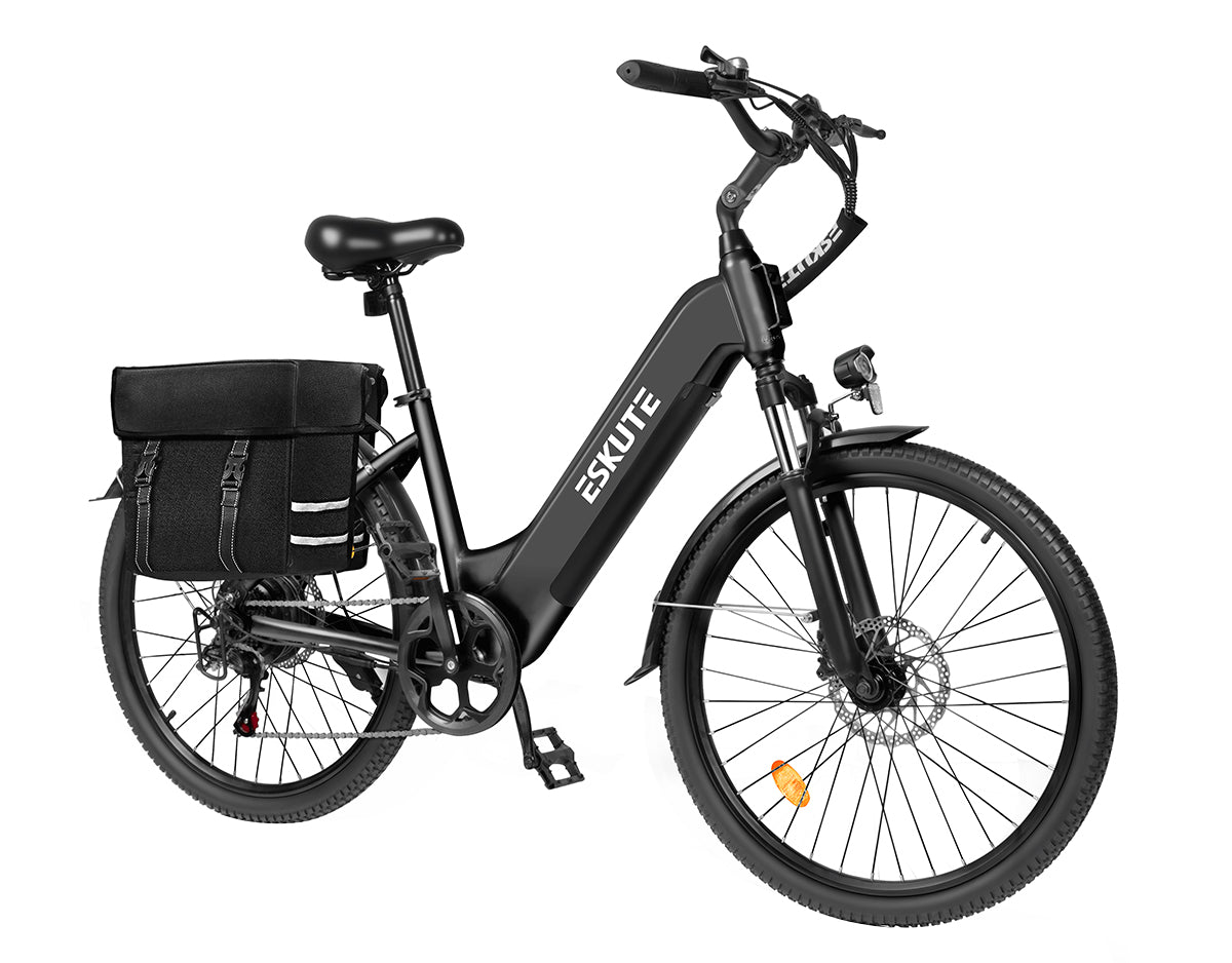 Eskute C202 Schwarz E-Bike mit Satteltasche, 45°-Ansicht von rechts für praktischen Stadtgebrauch.