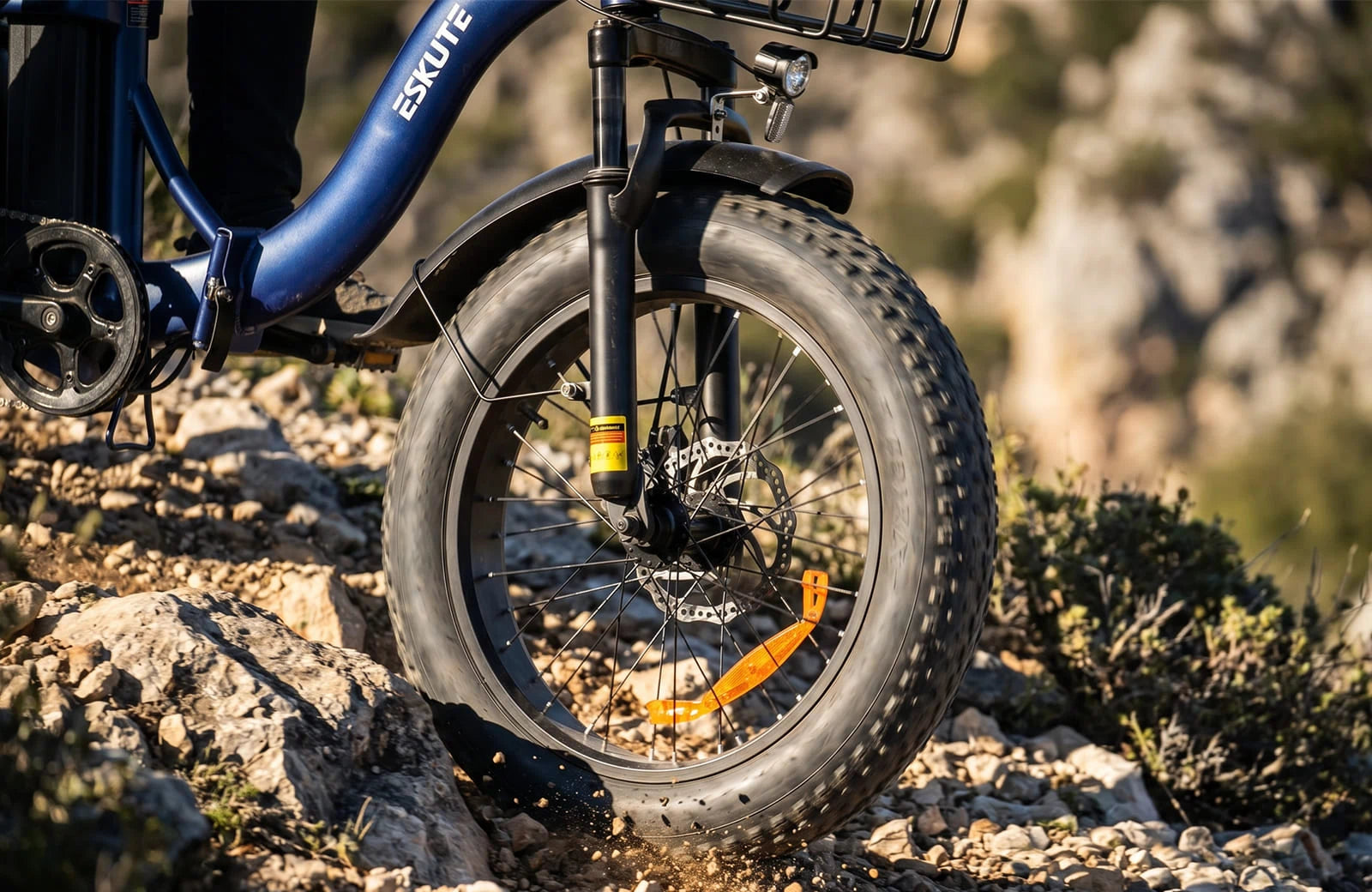 20×4,0 Zoll Breitreifen mit Federgabel für komfortables und sicheres Fahren mit dem Eskute D202 E-Bike